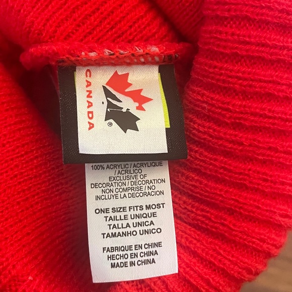 BRAND NEW boy girl youth nike team canada hockey pom pom winter beanie toque - Picture 3 of 4